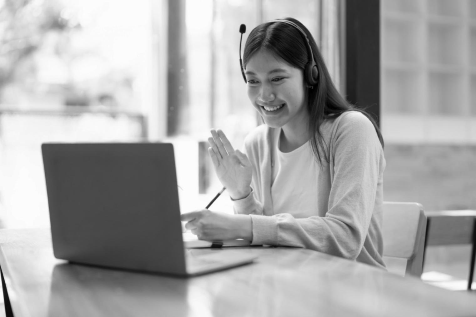 Screenshot van een kleurrijke casino game interface met slot machines, kaartspellen en verschillende gaming elementen